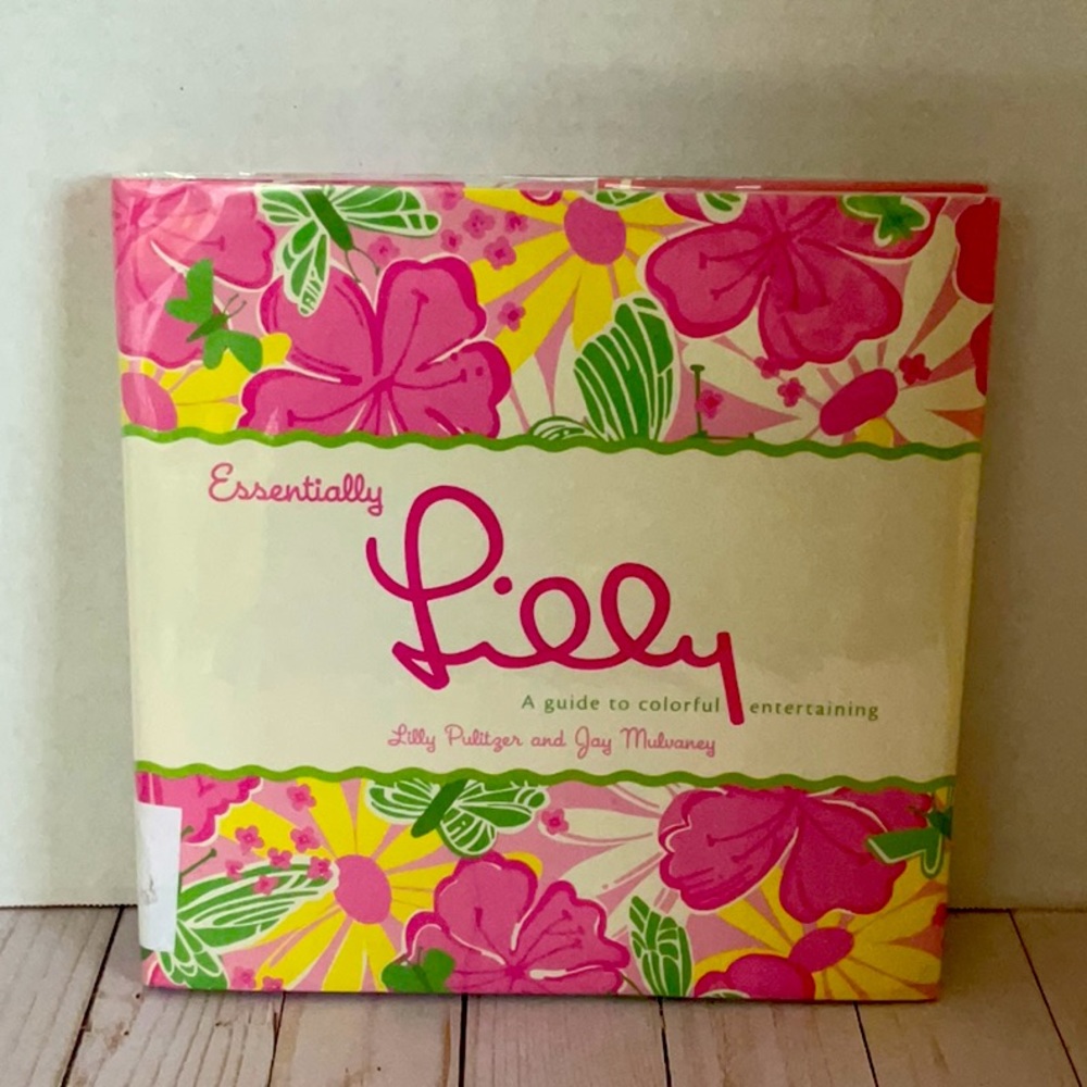 Used nice condition Lilly Pulitzer and Jay Mulvaney cookbook first edition 2004